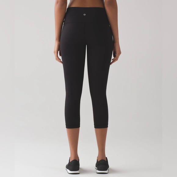 Lululemon Wunder Under Crop (Hi-Rise) *Full-On Luxtreme 21" size 8 - Picture 2 of 9